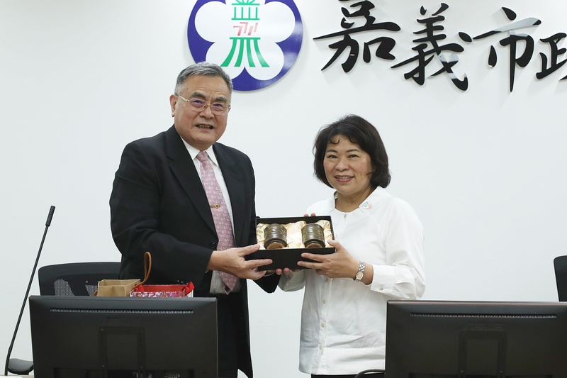 112.3.24 李偉賢校長與校友總會、聯傑會聯袂拜訪嘉義市長黃敏惠圖片