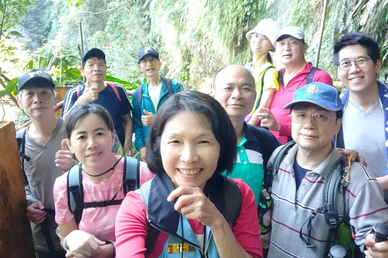 112.2.12 台北分會登山社暨電子系友會走春活動圖片