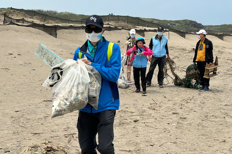 112.4.8 台北分會登山社暨電子系友會老梅綠石槽淨灘圖片